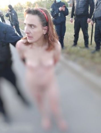По Харькову бегала голая женщина с отрубленной головой в руках (фото, видео +21)
