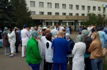 Медработники Киева протестуют из-за низкой зарплаты в условиях пандемии