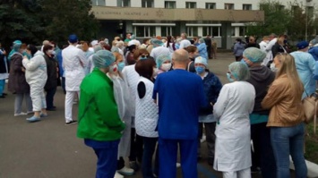 "Ждали 300%, а получили копейки". Почему по всей Украине начались протесты медиков