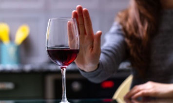 Медики Эстонии: употребление алкоголя не лечит и не защищает от Covid-19