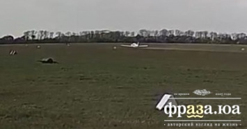 Момент крушения самолета под Днепром попал на видео