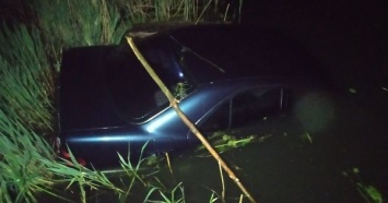 В Донецкой области автомобиль улетел в пруд, водитель погиб