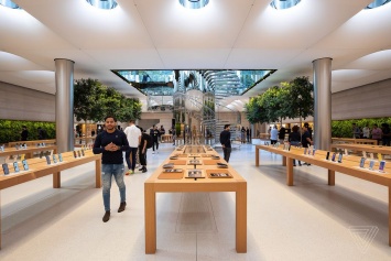 Apple собирается открыть большенство Apple Store в этом месяце