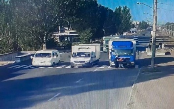 В Днепре на пешеходном переходе грузовик сбил двух мужчин