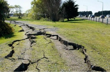 Ученые: "За несколько месяцев до сильного землетрясения Земля начинает "колебаться"
