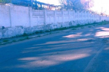 Как в Лисичанске "отремонтировали" дорогу возле завода "Пролетарий"