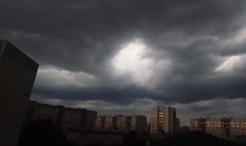 Украинцев предупредили: закрывайте окна и двери, на улицу ни шагу - погода уготовила неприятный "сюрприз"