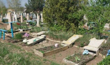 В Запорожье 10-летние вандалы разгромили одно из городских кладбищ