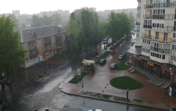На Киев и область обрушился сильный ливень