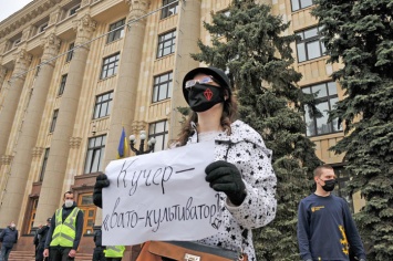 В Харькове активисты требовали от Кучера убрать его заместителя по национально-патриотическому воспитанию