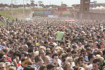 Трагедия на Loveparade 2010: суд закрыл дело о смерти людей, которые погибли в массовой давке