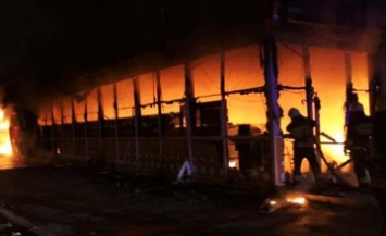 В Днепре в магазине одежды произошел пожар: огнем уничтожено 450 кв. метров (ФОТО)