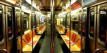 В метро Нью-Йорка против коронавируса используют мощные УФ-лампы с жестким излучением