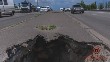 В Днепре на виадуке на Слобожанском проспекте провалился асфальт