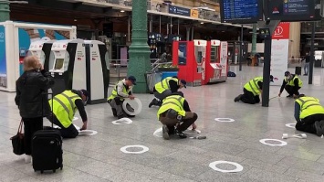 Пассажир, знай свое место: на вокзалах Франции рисуют "кружочки" (видео)