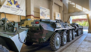 Киевский бронетанковый передал армии отремонтированные БТР-80