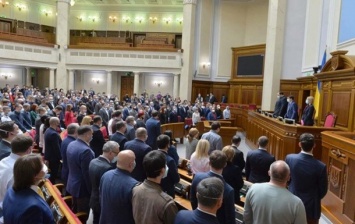 В Раде подготовили закон, позволяющий скрывать имущество через детей