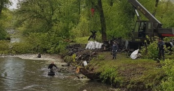 Спасатели трое суток чистили реку Уды под Харьковом