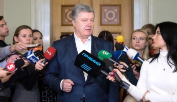 Порошенко призвал депутатов в четверг принять закон о страховании медиков