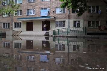 На одесских Черемушках затопило двор общежития