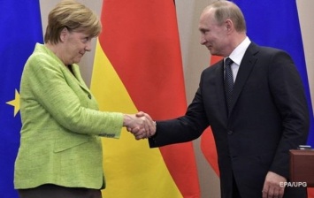 Путин и Меркель созвонились в День памяти и примирения