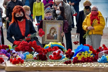 9 мая в Херсоне: полиция зафиксировала массовое нарушение карантина (фоторепортаж)