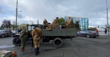 Клуб «Самоходъ» устроил автопробег по городу с песнями военных лет