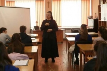 ''Средневековье!'' Во Львове студентов-медиков учат не делать аборты и презирать контрацепцию