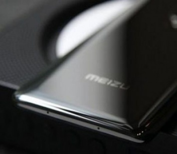 Meizu представила внешний аккумулятор с дисплеем и быстрой зарядкой