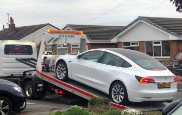 У новой Tesla Model 3 отвалился руль во время движения