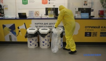 В Киеве начали работать пункты приема использованных масок и перчаток