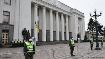 "Антиколомойский" закон позволит Украине получить кредиты МВФ