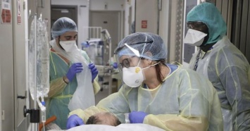 Slate.fr: Некоторые медработники хотят разорвать свой халат после пандемии