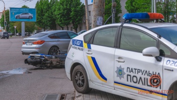 В Днепре на Запорожском шоссе столкнулись Volkswagen и мотоцикл: видео момента ДТП