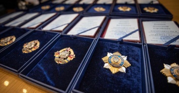 Арсен Аваков наградил полицейских, которые разоблачили масштабную организованную группу наркоторговцев