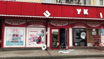Усеяли землю деньгами: в Харькове ночью подорвали банкомат