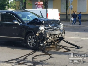 Во время рабочей перевозки на центральном проспекте Кривого Рога случилось ДТП