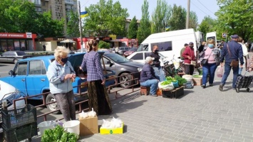 Скандал на стихийном рынке - горожанам обещают помочь