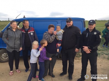 На Николаевщине сто полицейских с дроном искали трехлетнего мальчика, скрывшегося на велосипеде (ФОТО, ВИДЕО)