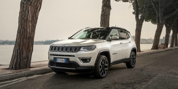 Jeep отправит на сервис кроссоверы Compass в России