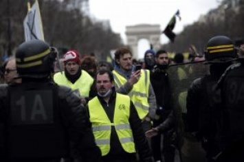 Власти во Франции запретили манифестацию "желтых жилетов" из-за эпидемиологических ограничений