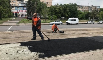 В Запорожье обновляют тротуары