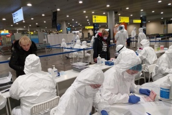 Как проходят рейсы в Европе при карантине: очереди длятся часами, а duty free закрыт