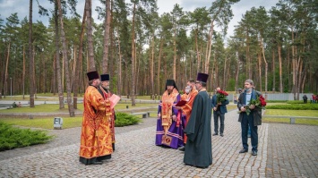 Священнослужители УПЦ почтили память жертв политических репрессий