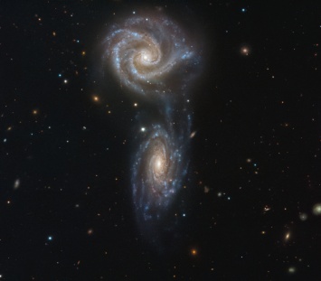 Фото дня: пара галактик исполняет вальс