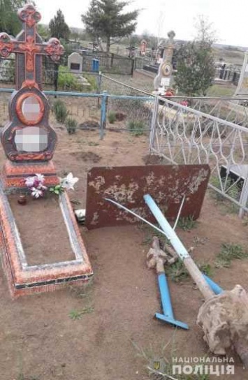 19-летний рецидивист разрушил более десяти памятников на двух кладбищах в Раздельнянском районе