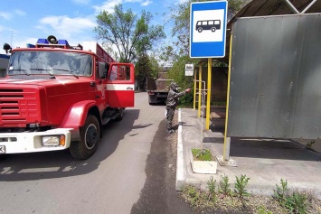 Остановки общественного транспорта в Кривом Роге продезинфицировали спасатели