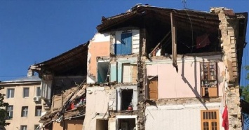 В Одессе обрушилась стена жилого дома, идет поиск пострадавших