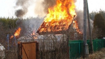 В Запорожской области мужчина после ссоры поджог пенсионеру дачу