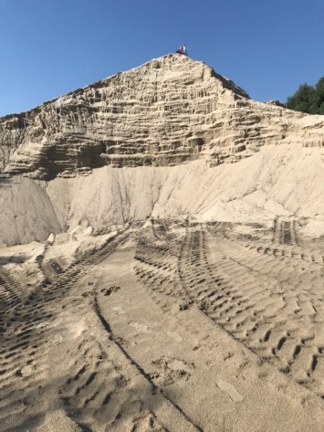 Киевская прокуратура предъявила подозрение в незаконной добыче песка на Днепре очередному ''нелегалу''